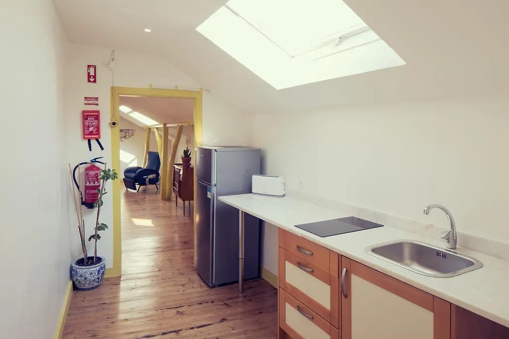 Lisbon Calling Rooms & Studio Guest house